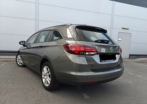 Opel Astra cena 32900 przebieg: 205400, rok produkcji 2017 z Kraków małe 704